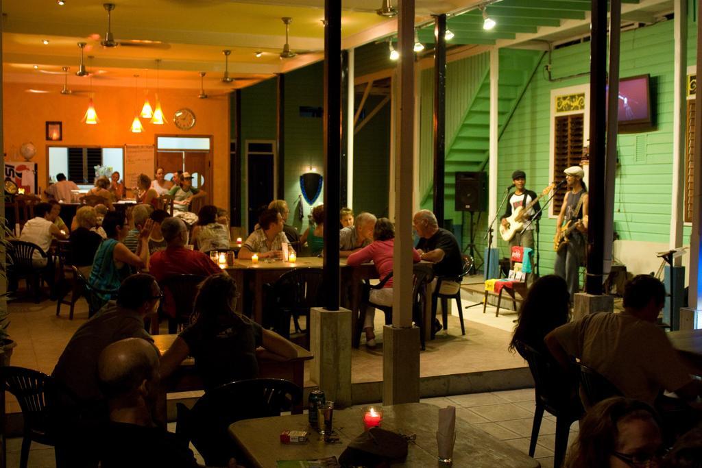 Hotel Casa Max Bocas Town Exterior foto